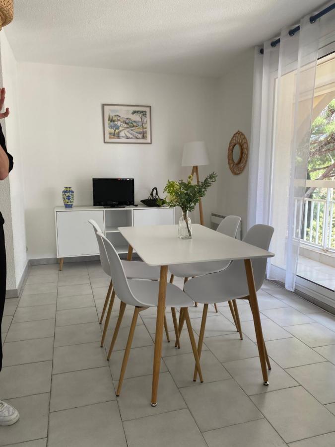 Superbe Appartement Cosy Vue Mer Pieds Dans L'Eau Cavalaire-sur-Mer Exteriör bild